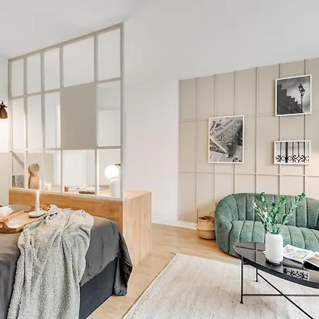 Marly - Studio Avec Balcon A Auteuil