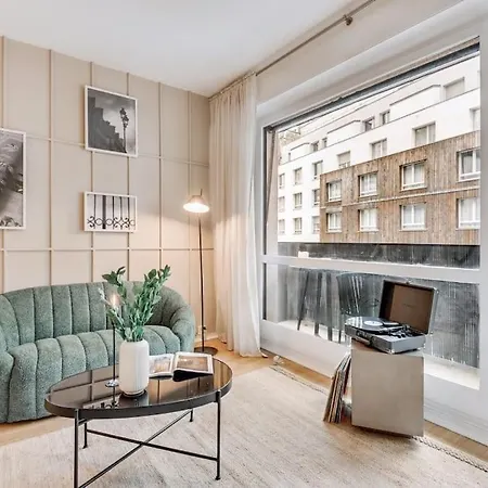 Marly - Studio Avec Balcon A Auteuil *